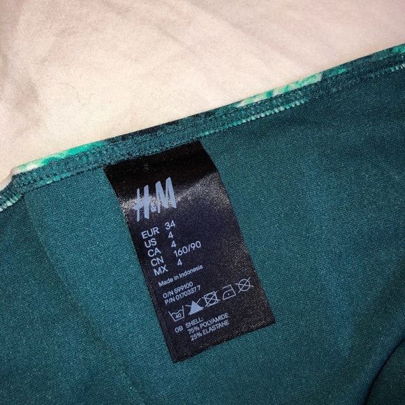 H&M Beyonce water collection bikini bottoms size 4 - Picture 3 of 3